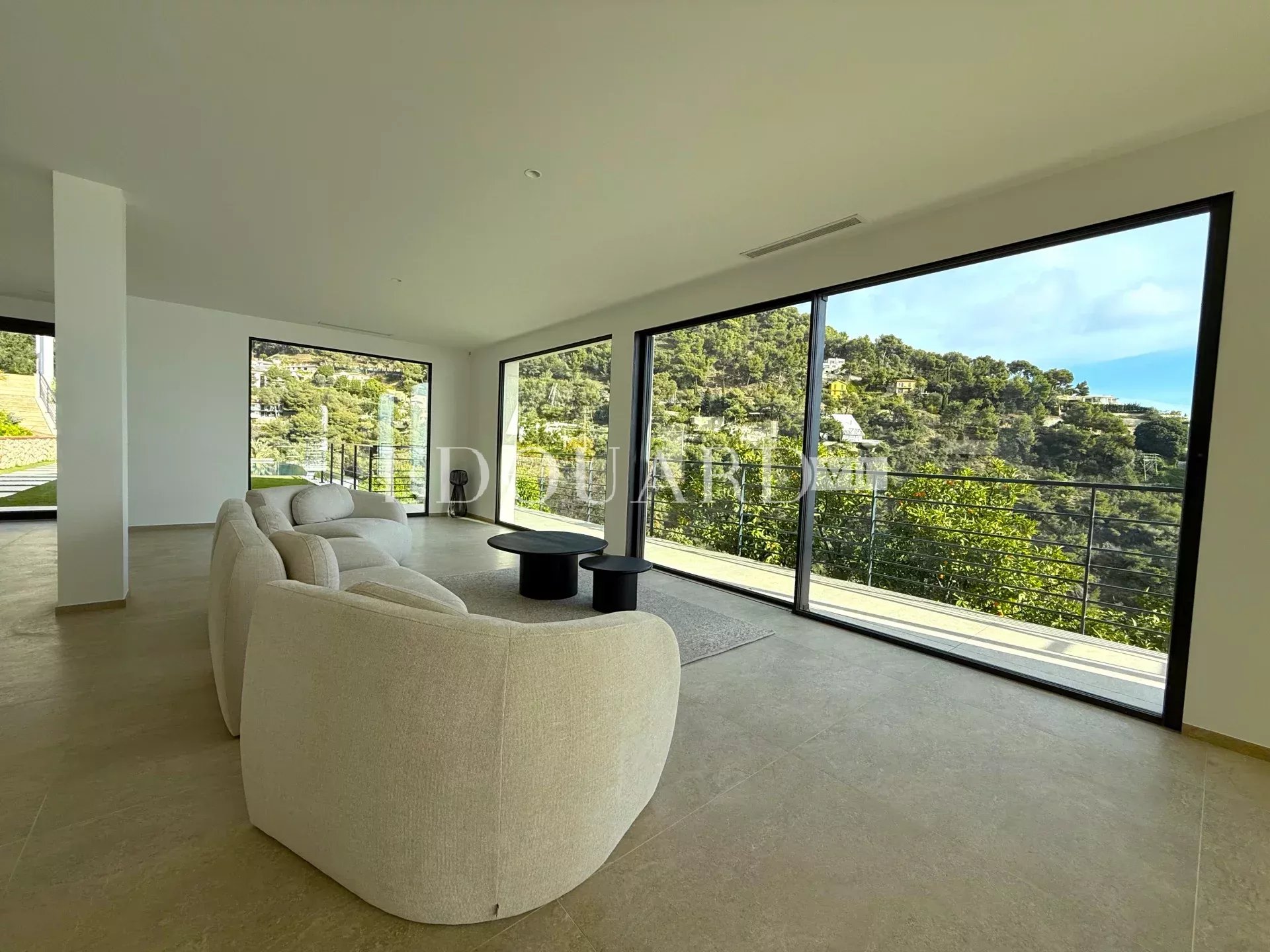 Superbe villa neuve avec piscine chauffée et vue mer exceptionnelle, proche de la Principauté de Monaco