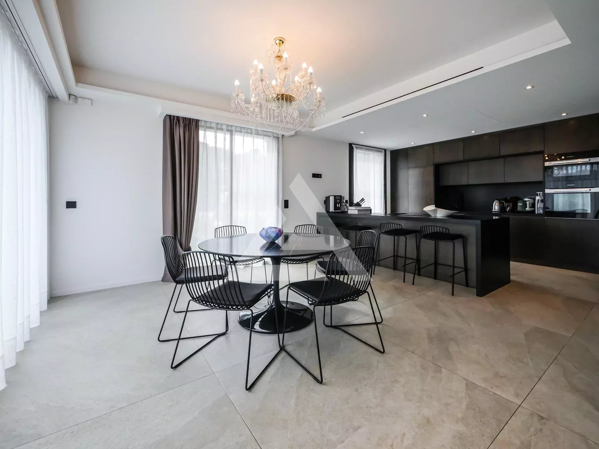 CAP MARTIN - VILLA CONTEMPORAINE - SECTEUR PRISÉ