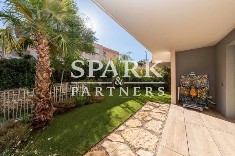 Roqbrune Cap Martin - Moderne appartement de 3 pièces avec jardin