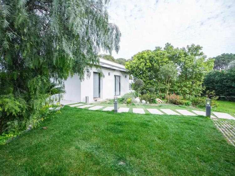 CAP MARTIN - VILLA CONTEMPORAINE - SECTEUR PRISÉ