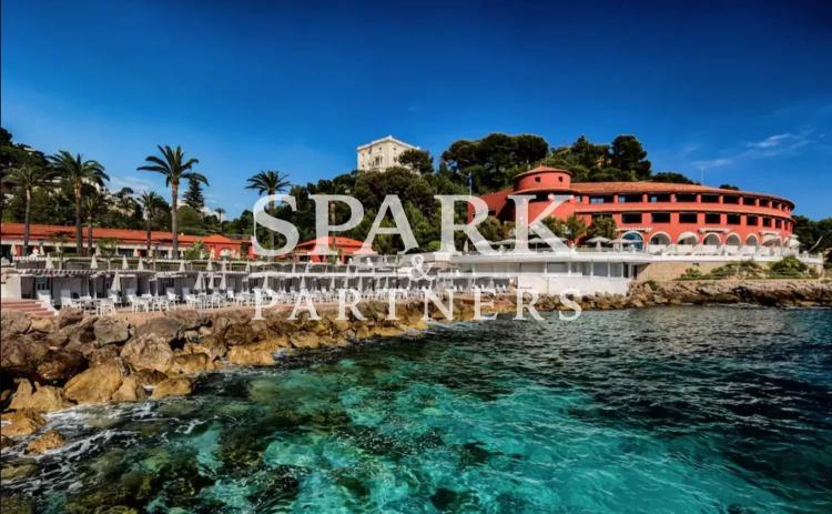 Roquebrune Cap Martin - Villa de prestige limitrophe Monaco