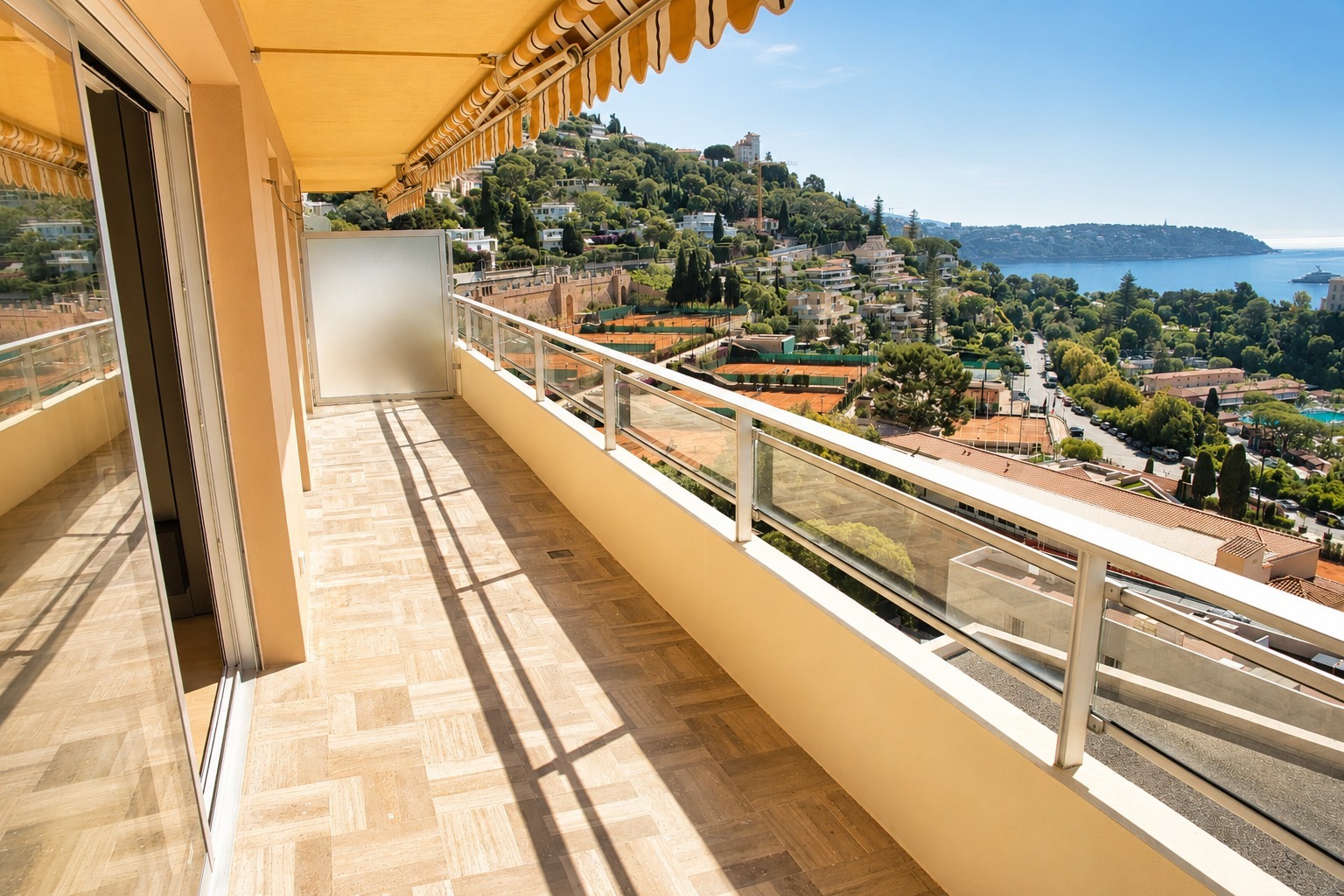 Roquebrune-Cap-Martin – 4 pièces meublé, terrasse et vue mer panoramique