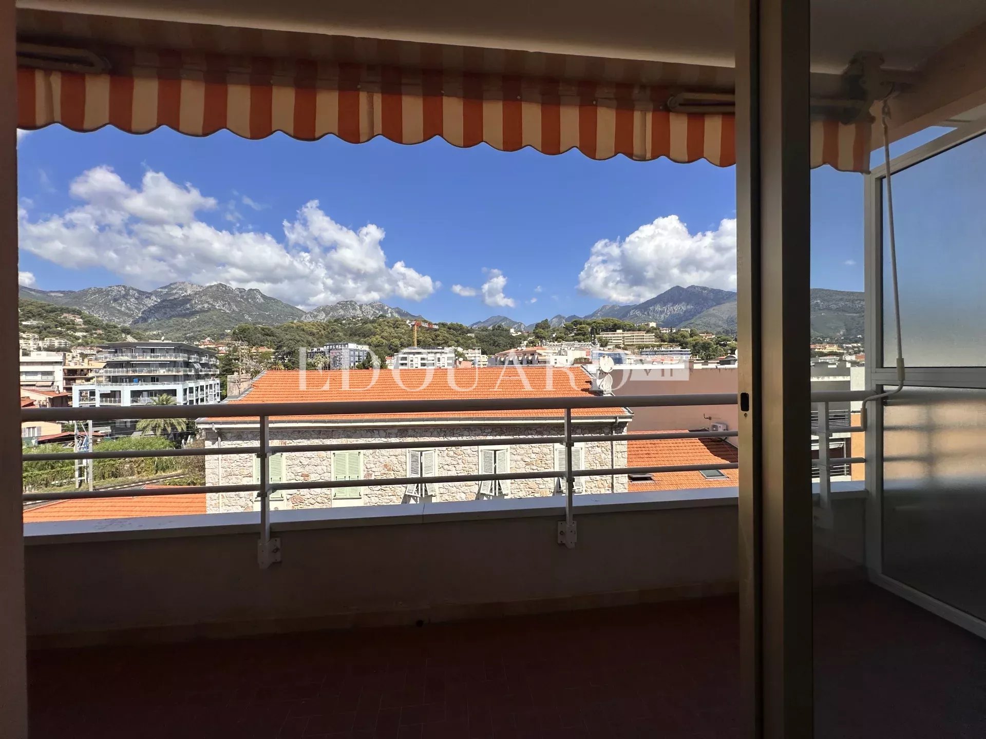 En exclusivité deux pièces avec terrasse et possibilité garage, à quelques pas de la plage du Solenzara