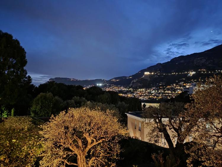 ROQUEBRUNE CAP MARTIN - 3 PIECES VUE MER - CAVE ET GARAGE - JARDIN PRIVATIF ET PISCINE