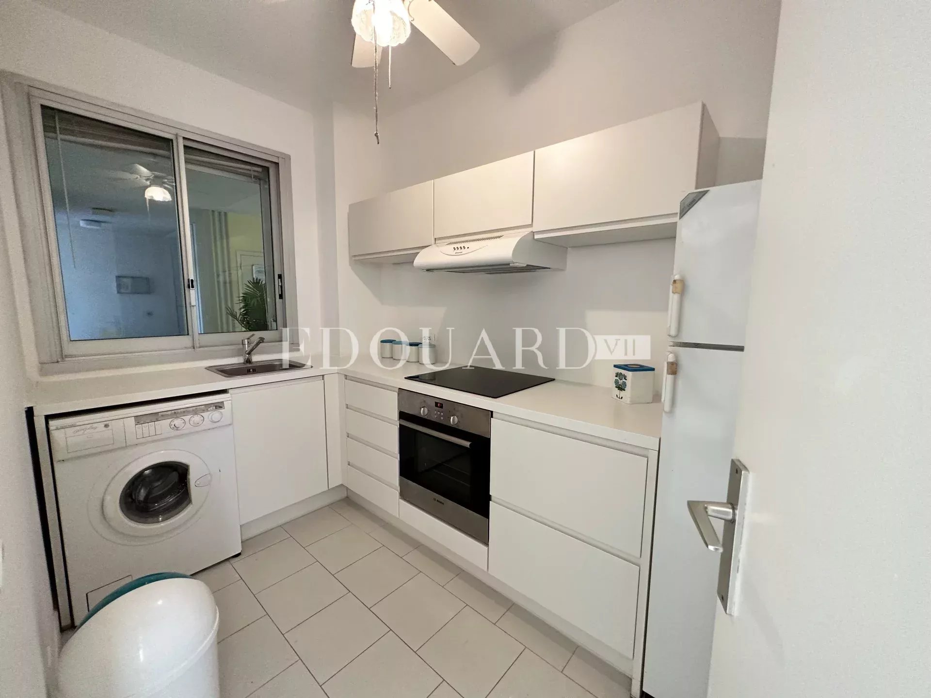 En exclusivité deux pièces traversant avec terrasse couverte, grand jardin, cave et garage