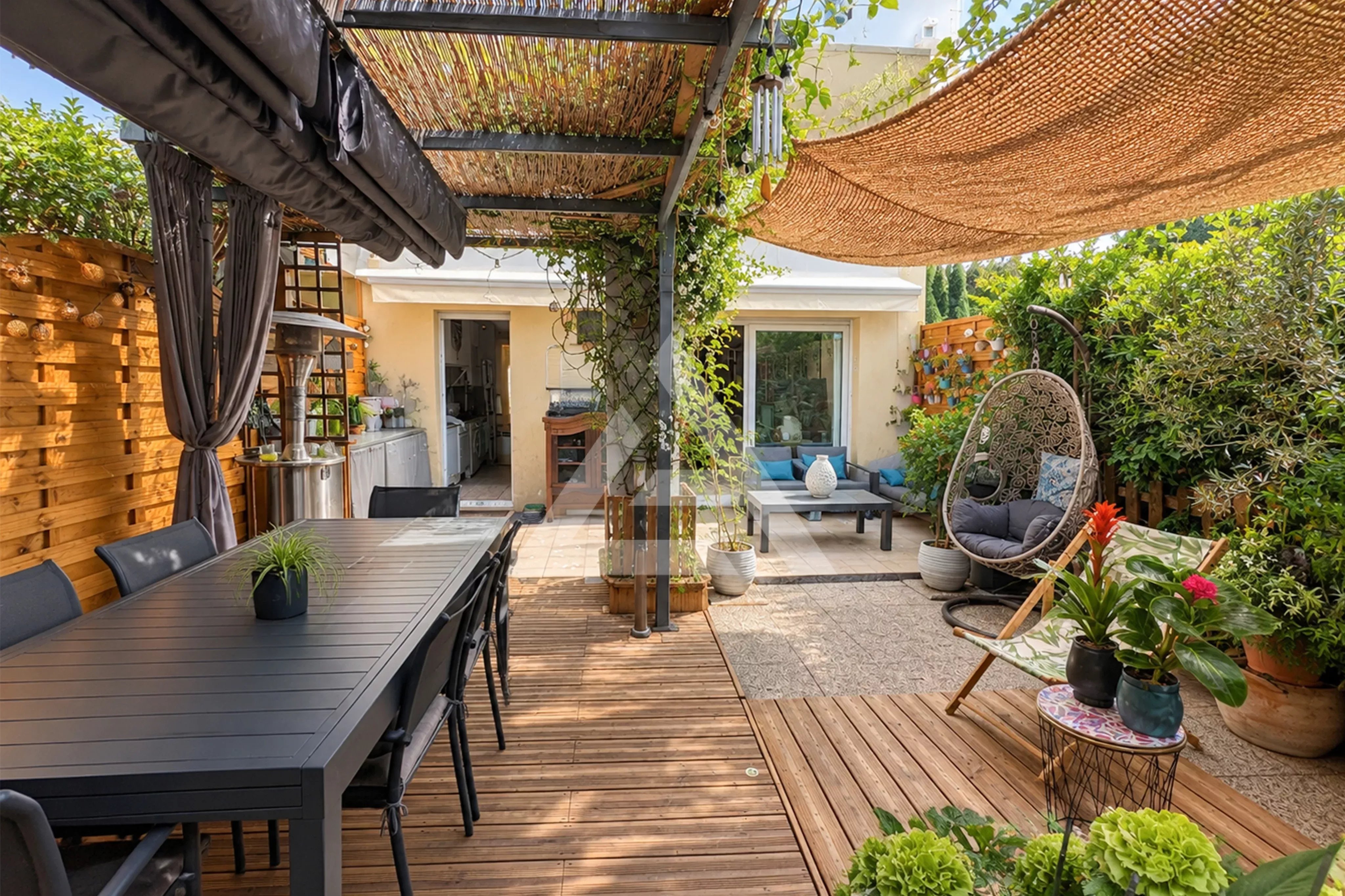 ROQUEBRUNE-CAP-MARTIN - 3 PIÈCES - JARDIN PRIVATIF