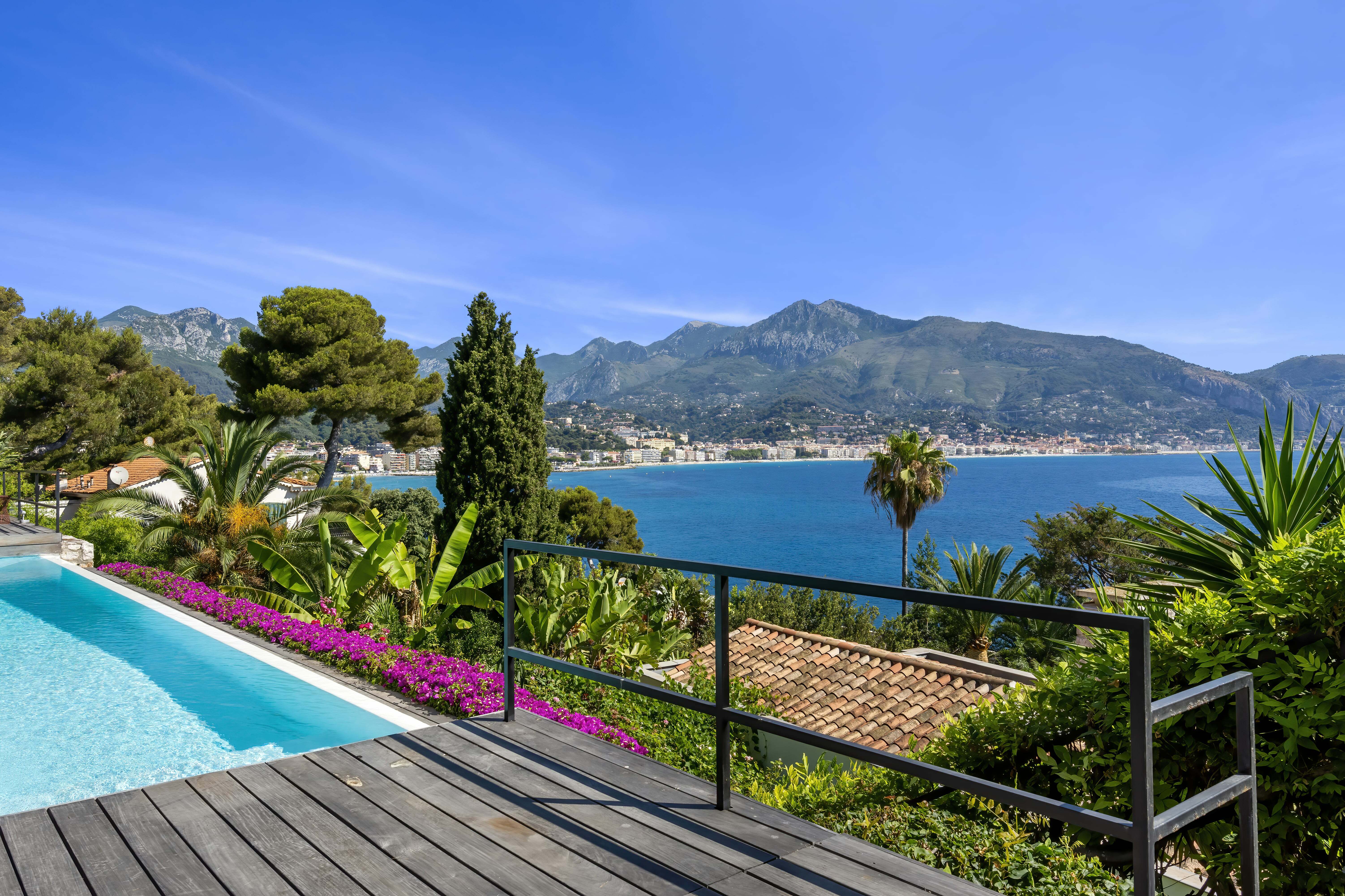 ROQUEBRUNE CAP MARTIN - PRESTIGIEUSE VILLA