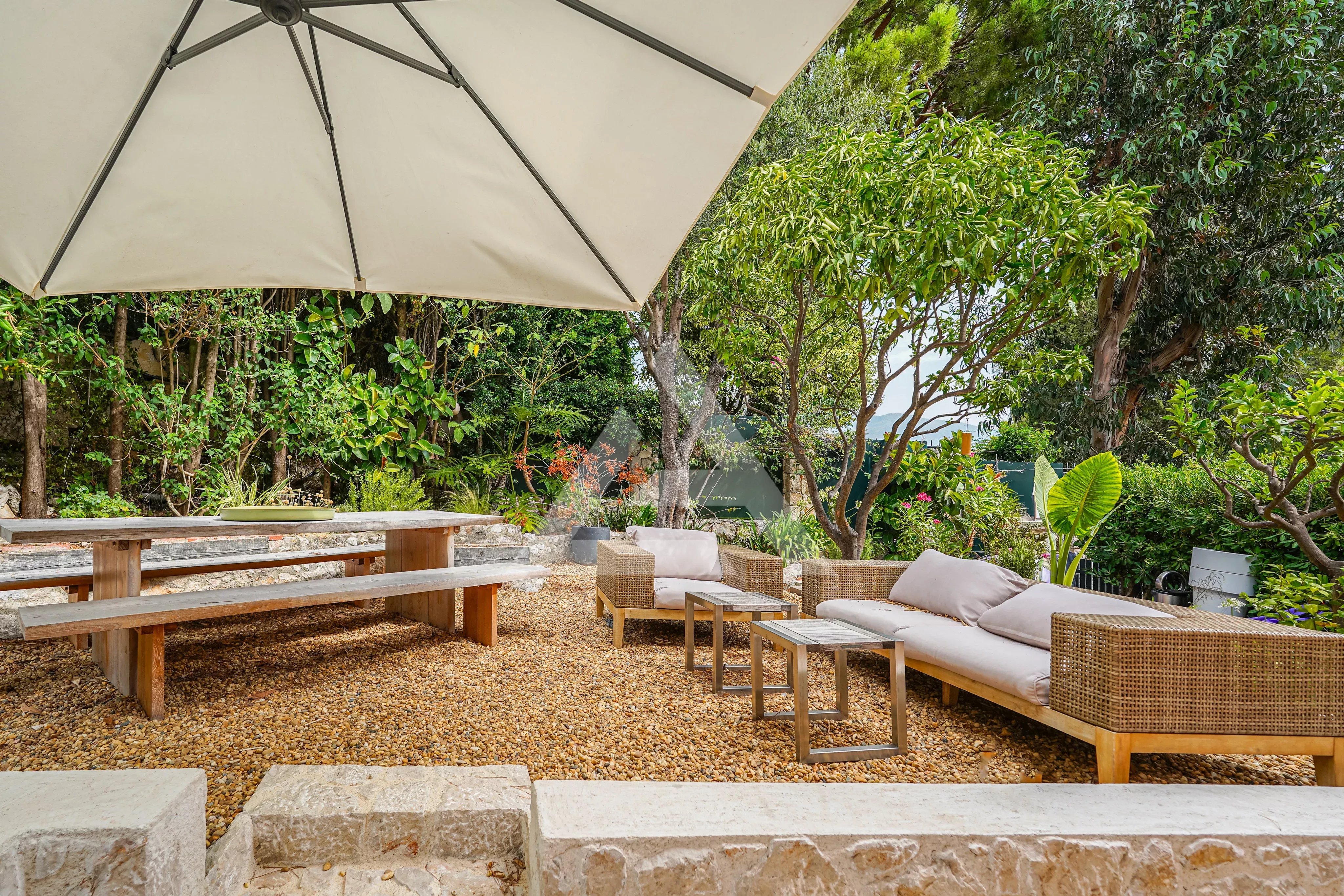 ROQUEBRUNE CAP MARTIN - APPARTEMENT 3 PIÈCES - PISCINE & JARDIN PRIVATIF