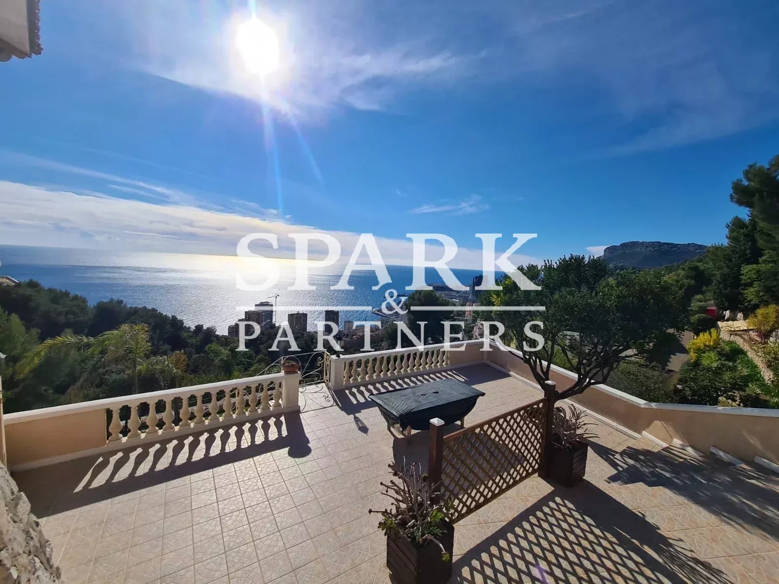Roquebrune-Cap-Martin - Villa vue mer avec terrain