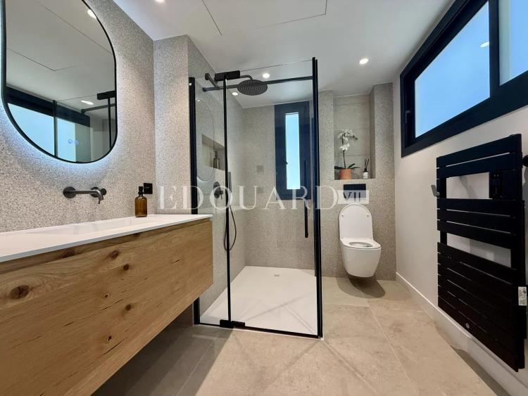 Somptueuse villa complètement rénovée avec piscine chauffée et splendide vue mer panoramique