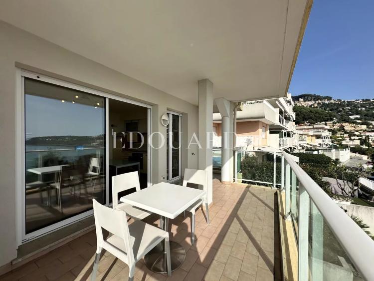 En exclusivité deux pièces avec terrasse, magnifique vue mer panoramique et spacieux parking