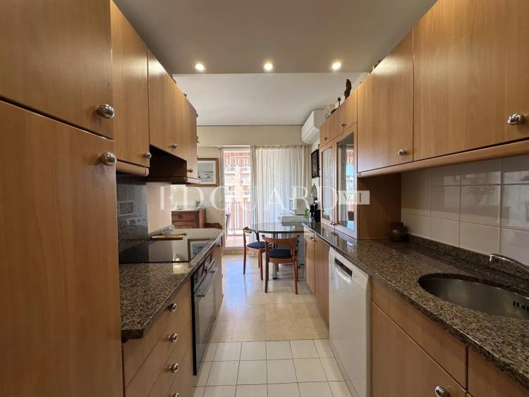 Dans immeuble de standing avec piscine, en exclusivité trois pièces avec vaste terrasse et garage
