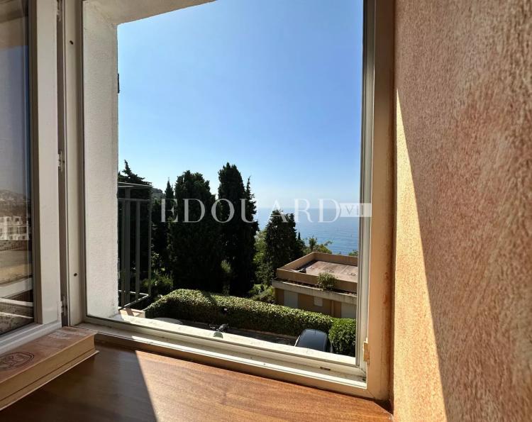 En exclusivité appartement triplex avec deux balcons, belle vue mer panoramique et spacieux garage