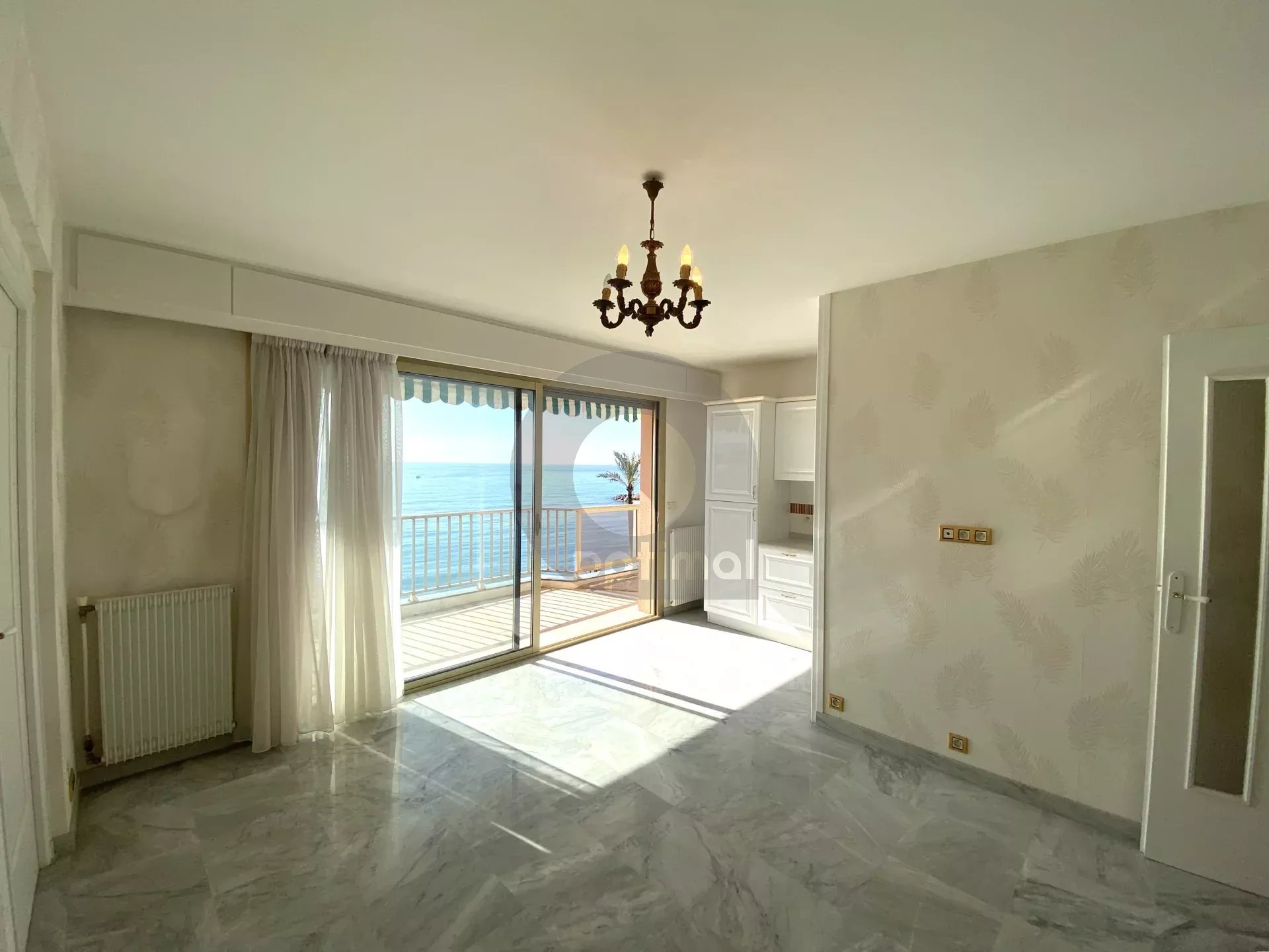 FRONT DE MER 2P 43M2 AVEC TERRASSE 12M2 CAVE