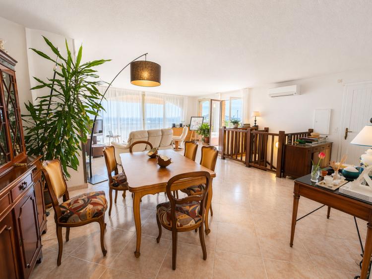 Proche Monaco – Trois pièces de 93 m², terrasses, vue mer et garage