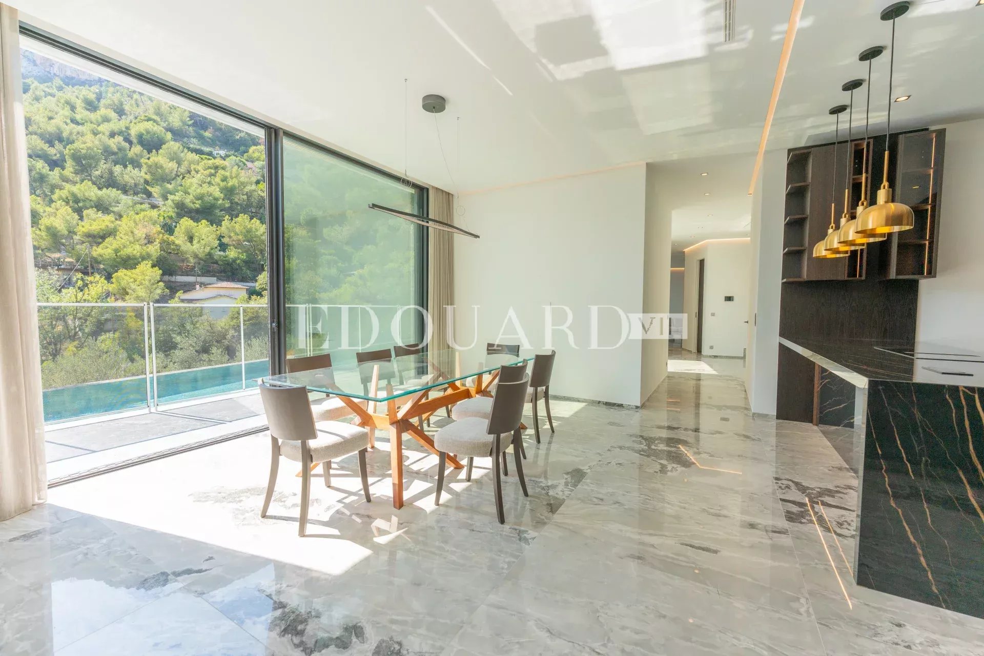 En exclusivité villa neuve avec domotique, ascenseur, grandes terrasses, piscine à débordement et belle vue mer