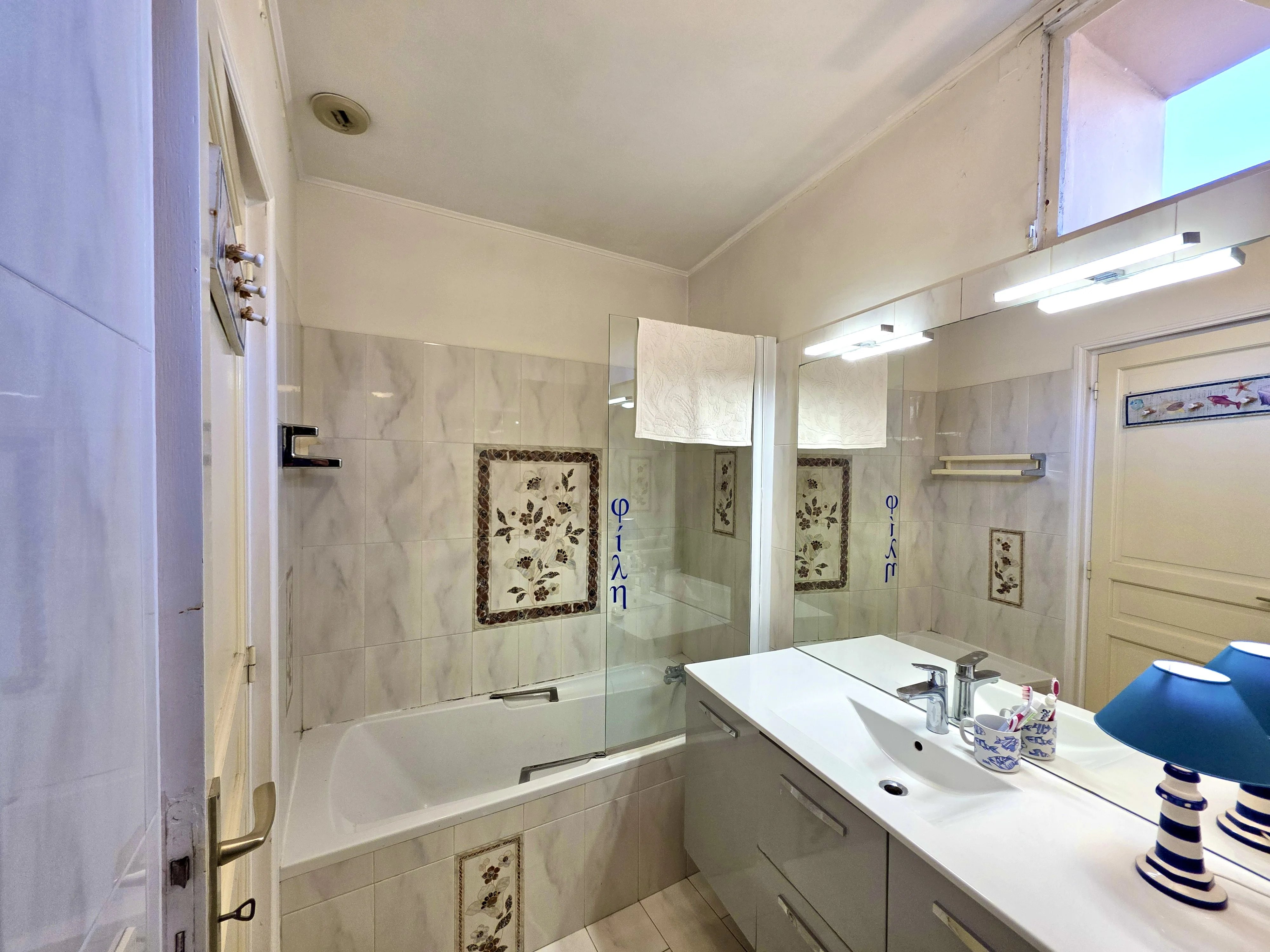 ROQUEBRUNE CAP MARTIN - 3 PIECES VUE MER - CAVE ET GARAGE - JARDIN PRIVATIF ET PISCINE