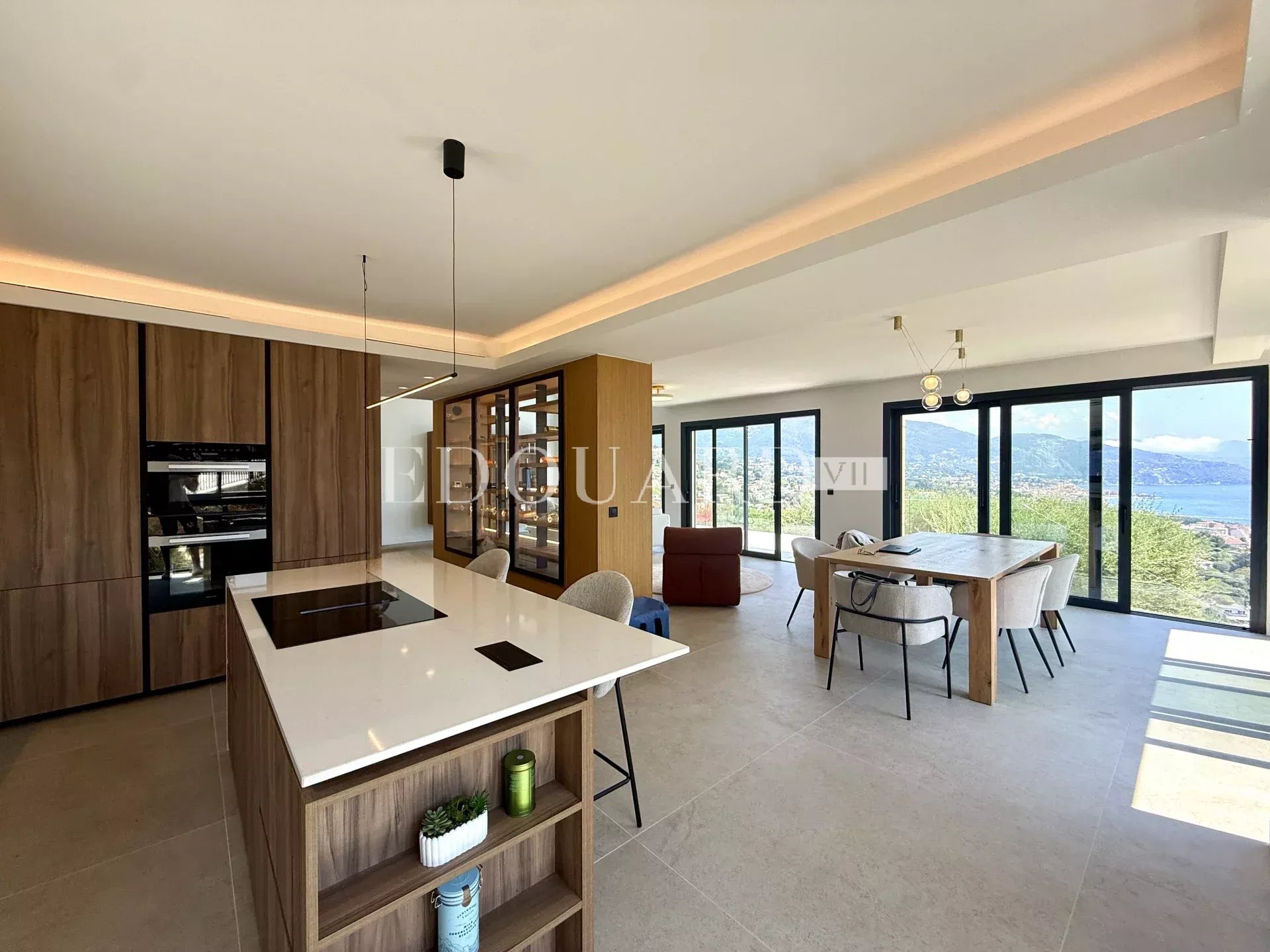 Somptueuse villa complètement rénovée avec piscine chauffée et splendide vue mer panoramique