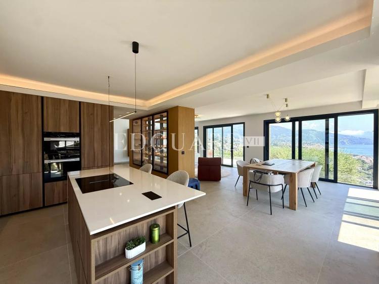 Somptueuse villa complètement rénovée avec piscine chauffée et splendide vue mer panoramique