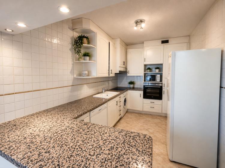 Proche Monaco – Trois pièces de 93 m², terrasses, vue mer et garage