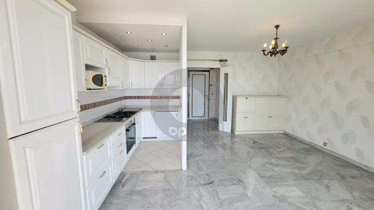 FRONT DE MER 2P 43M2 AVEC TERRASSE 12M2 CAVE