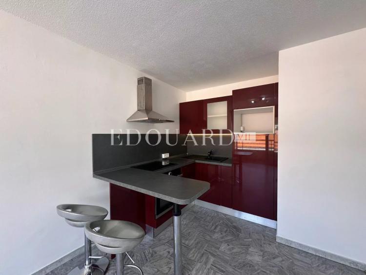 En exclusivité deux pièces avec terrasse et possibilité garage, à quelques pas de la plage du Solenzara