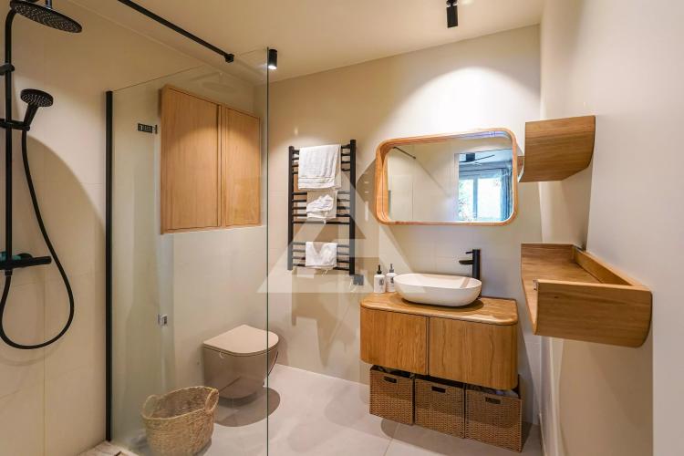 ROQUEBRUNE CAP MARTIN - APPARTEMENT 3 PIÈCES - PISCINE & JARDIN PRIVATIF