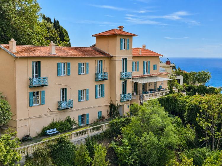 Ancien Hôtel avec Vue Panoramique sur Monaco – Projet d'Exception à Fort Potentiel
