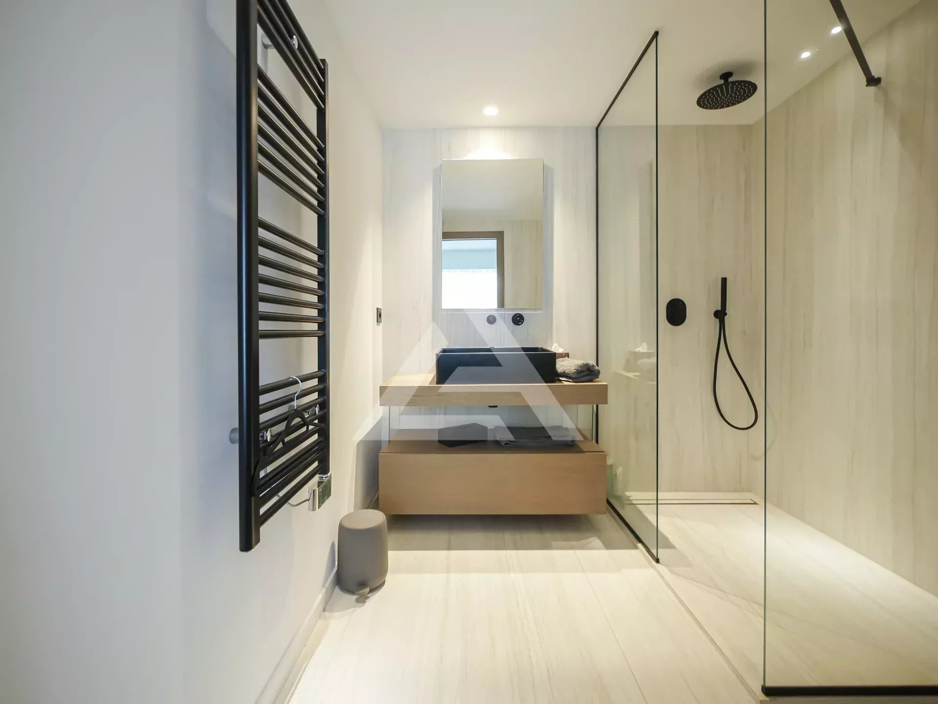 CAP MARTIN - VILLA CONTEMPORAINE - SECTEUR PRISÉ
