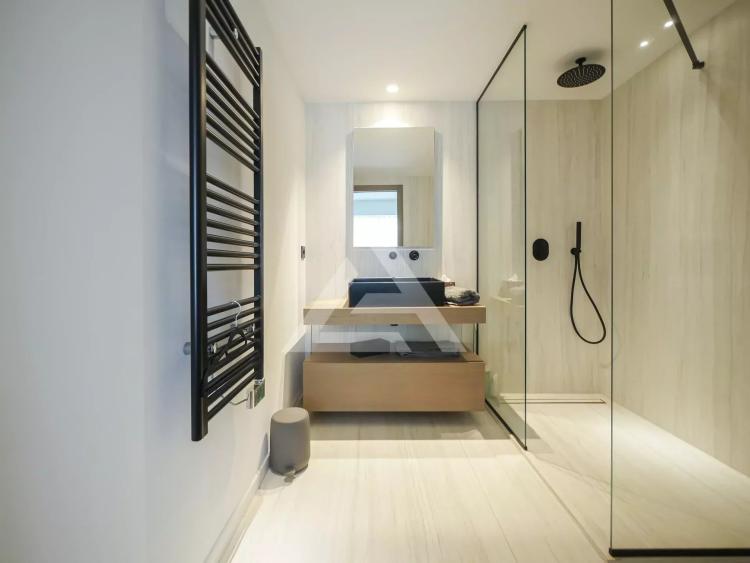 CAP MARTIN - VILLA CONTEMPORAINE - SECTEUR PRISÉ