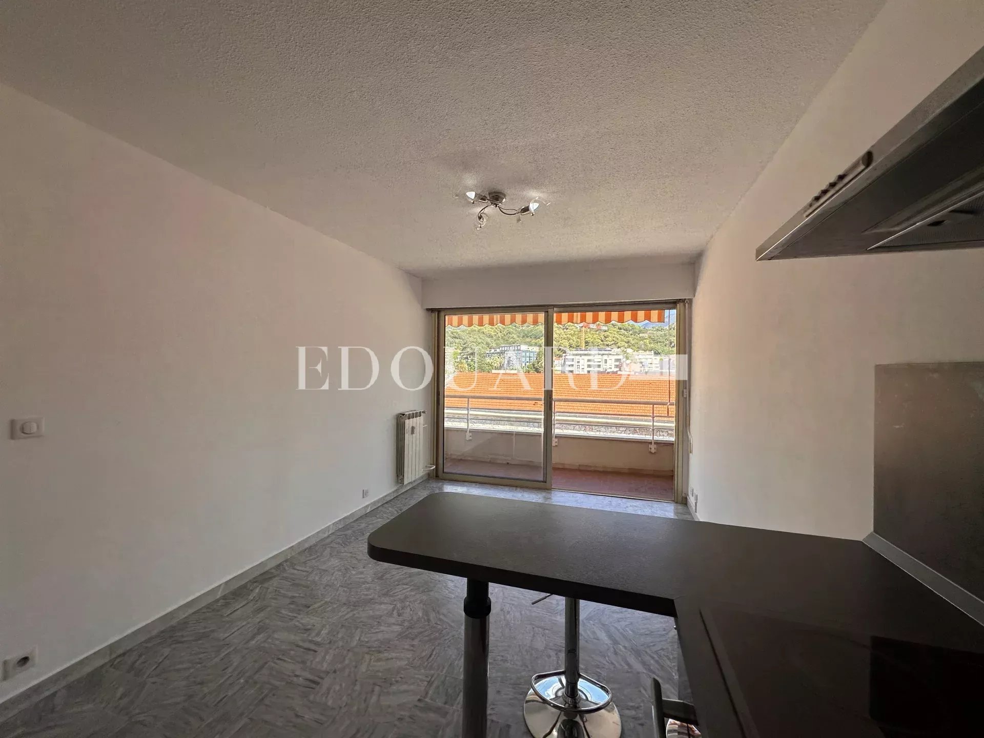 En exclusivité deux pièces avec terrasse et possibilité garage, à quelques pas de la plage du Solenzara