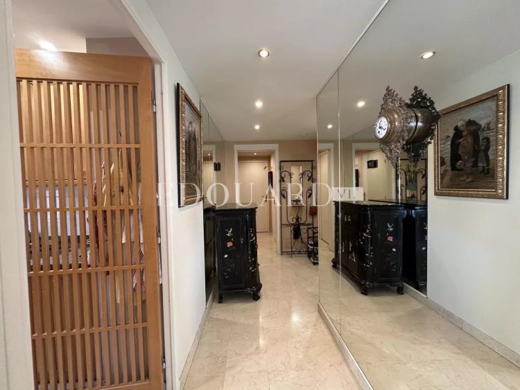 Dans immeuble de standing avec piscine, en exclusivité trois pièces avec vaste terrasse et garage