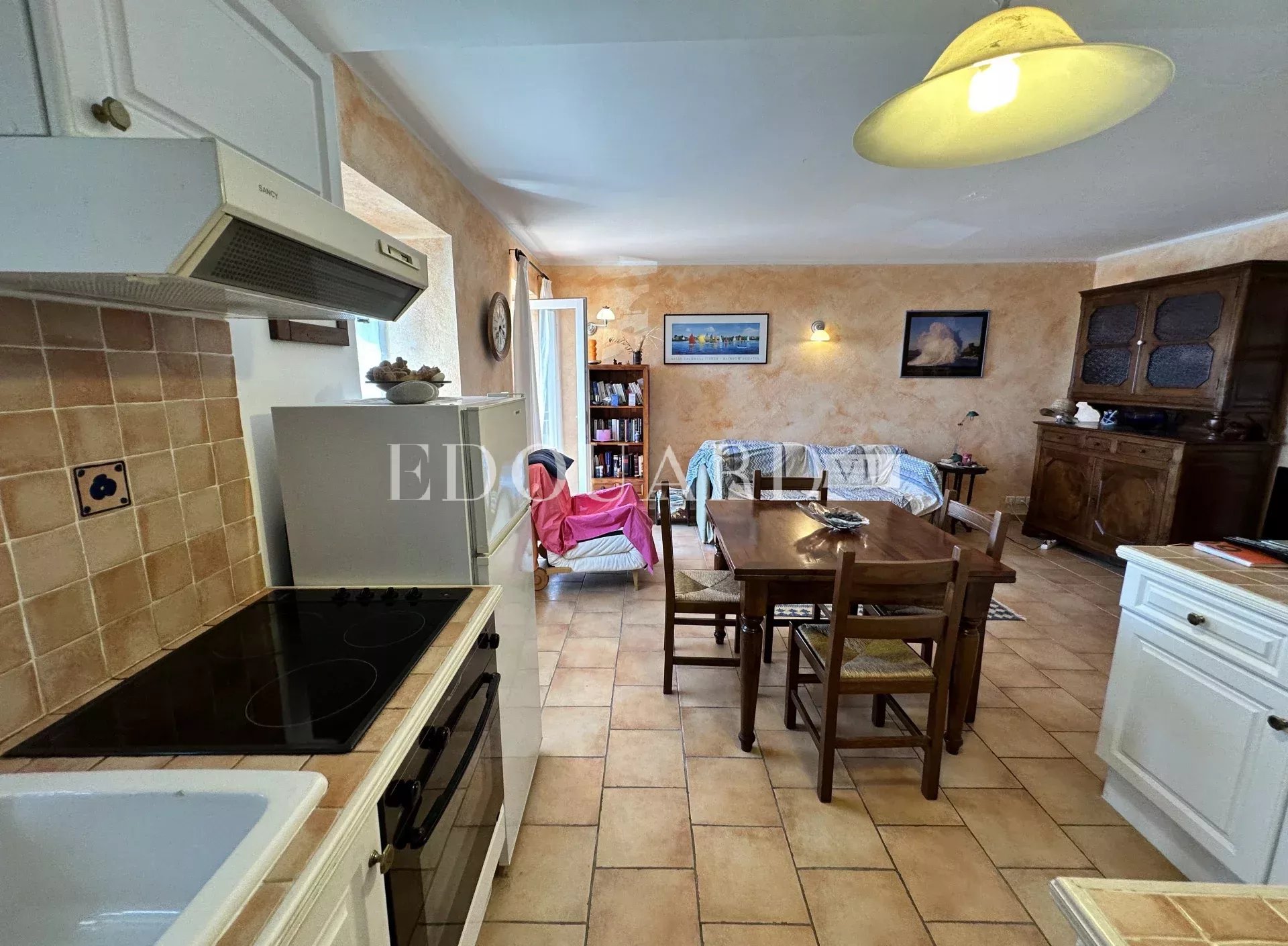 En exclusivité appartement triplex avec deux balcons, belle vue mer panoramique et spacieux garage