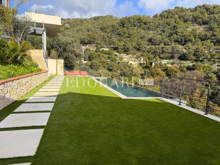 Superbe villa neuve avec piscine chauffée et vue mer exceptionnelle, proche de la Principauté de Monaco