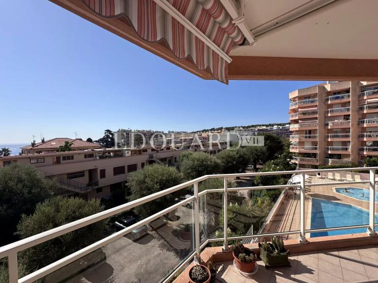 Dans immeuble de standing avec piscine, en exclusivité trois pièces avec vaste terrasse et garage