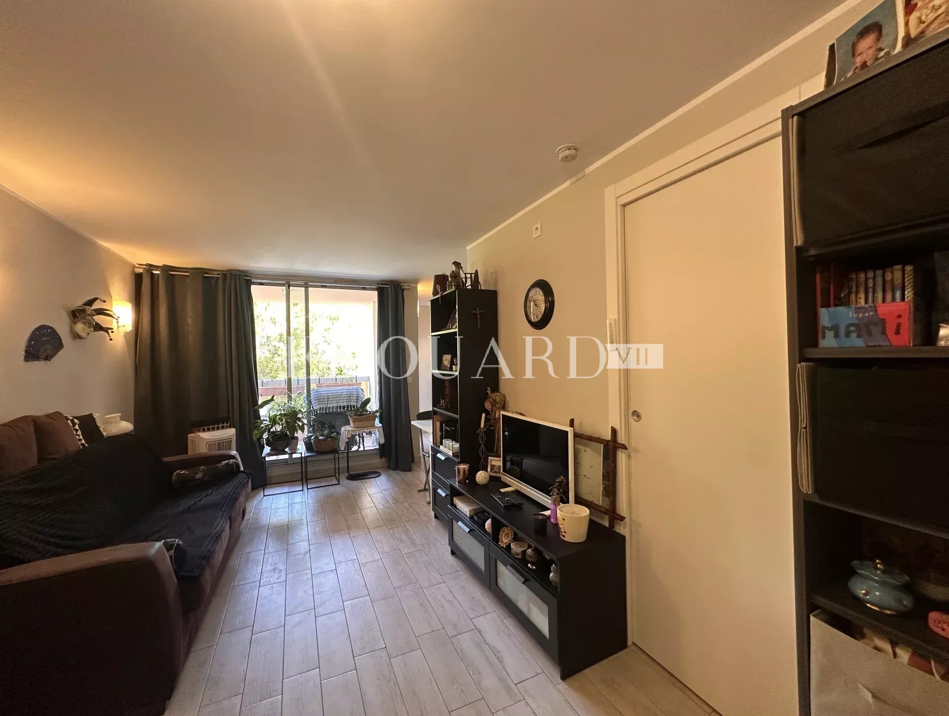 En exclusivité studio en très bon état avec belle terrasse couverte, idéal investissement locatif