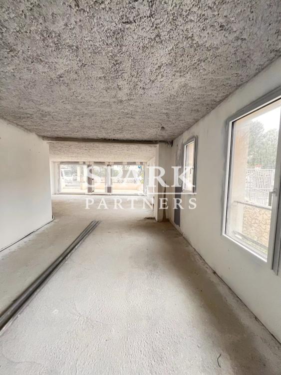 Roquebrune Cap Martin - Local commercial neuf avec vitrines