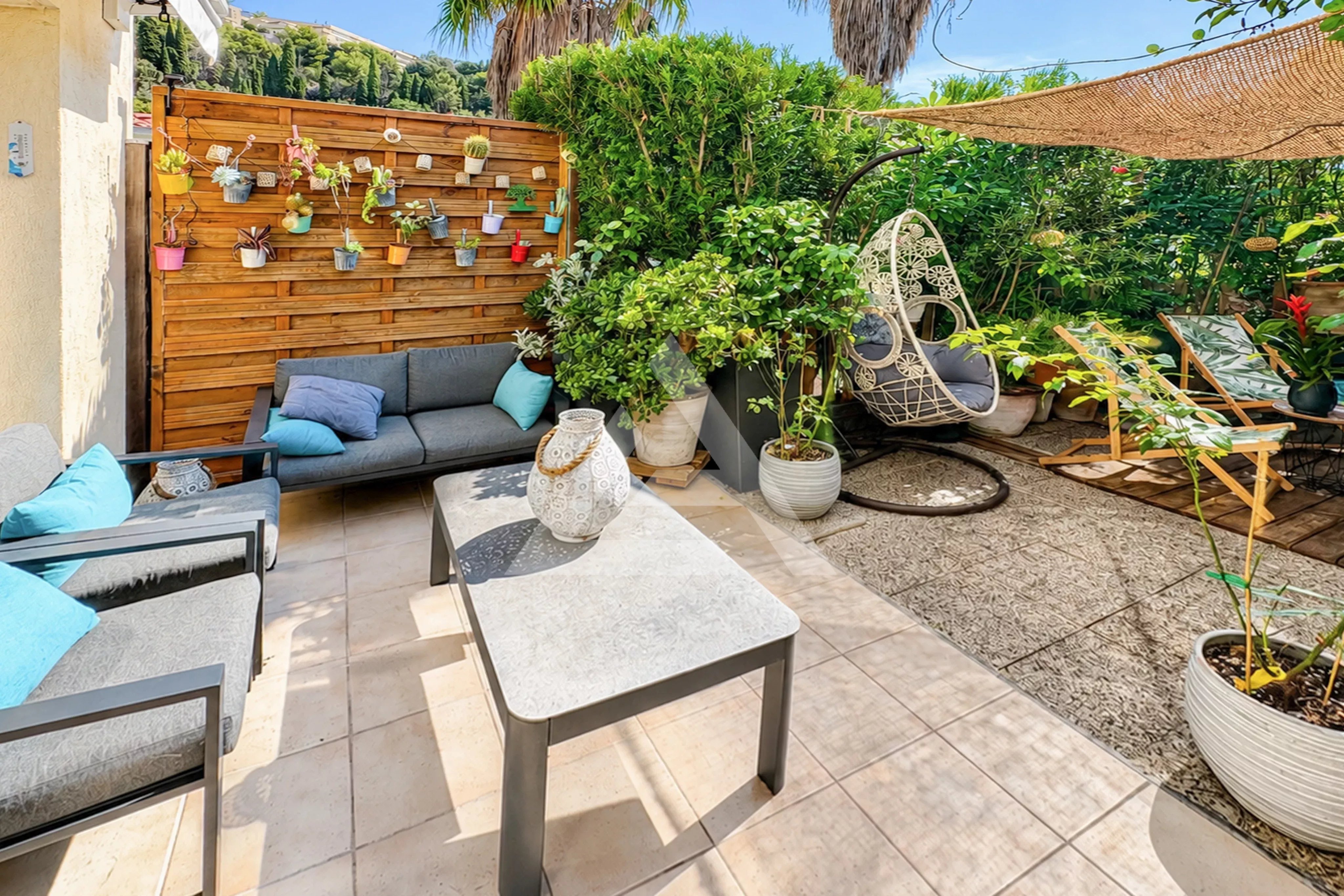 ROQUEBRUNE-CAP-MARTIN - 3 PIÈCES - JARDIN PRIVATIF