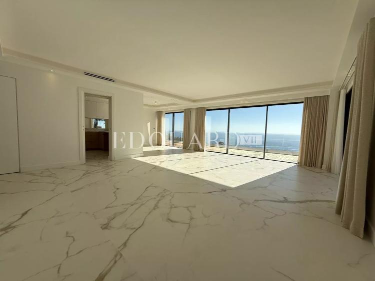 Villa entièrement rénovée avec grandes terrasses, superbe vue mer panoramique et piscine