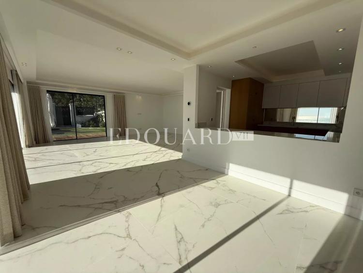 Villa entièrement rénovée avec grandes terrasses, superbe vue mer panoramique et piscine
