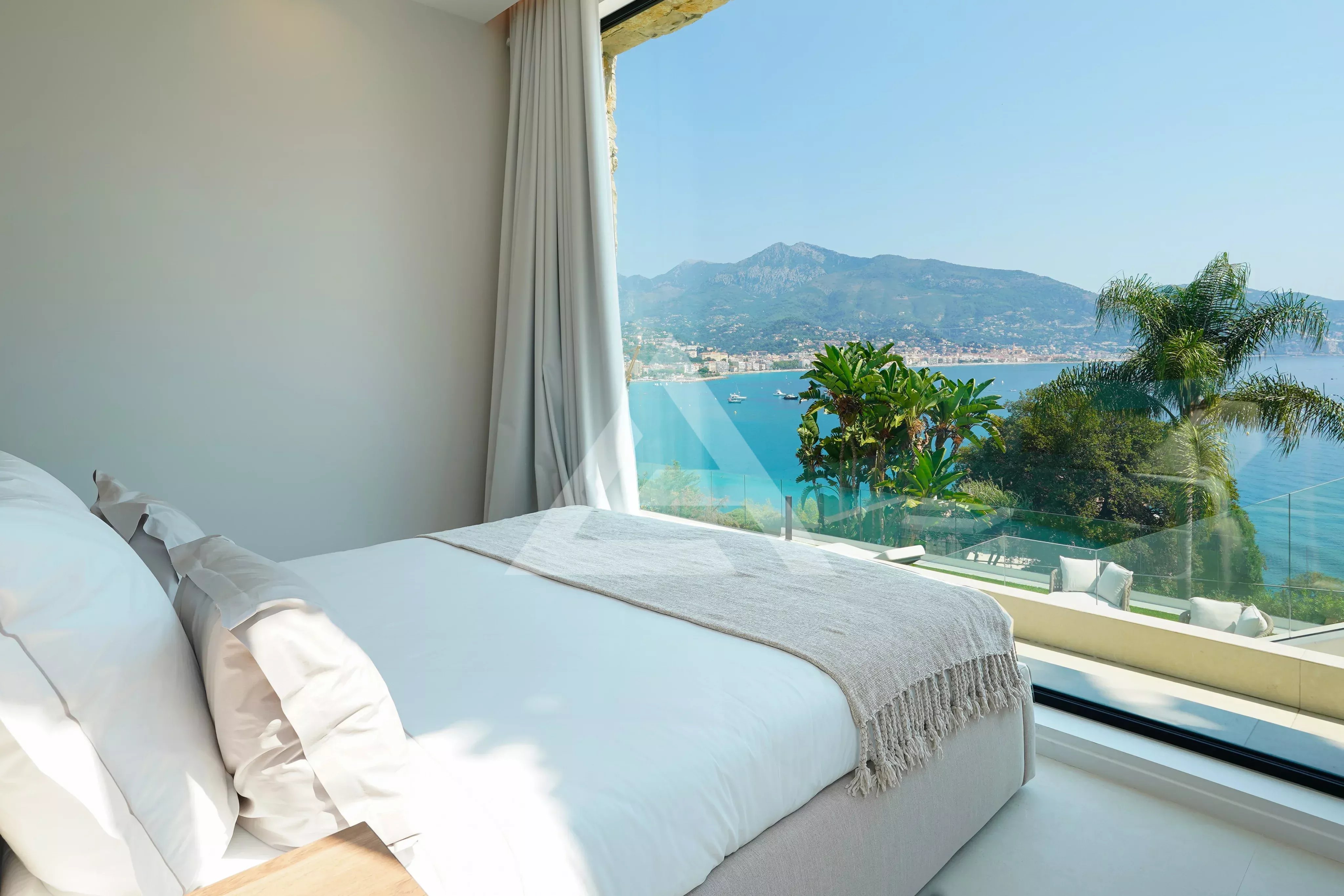 CAP MARTIN - VILLA DE PRESTIGE EN DEUXIÈME LIGNE DE MER - VUE PANORAMIQUE