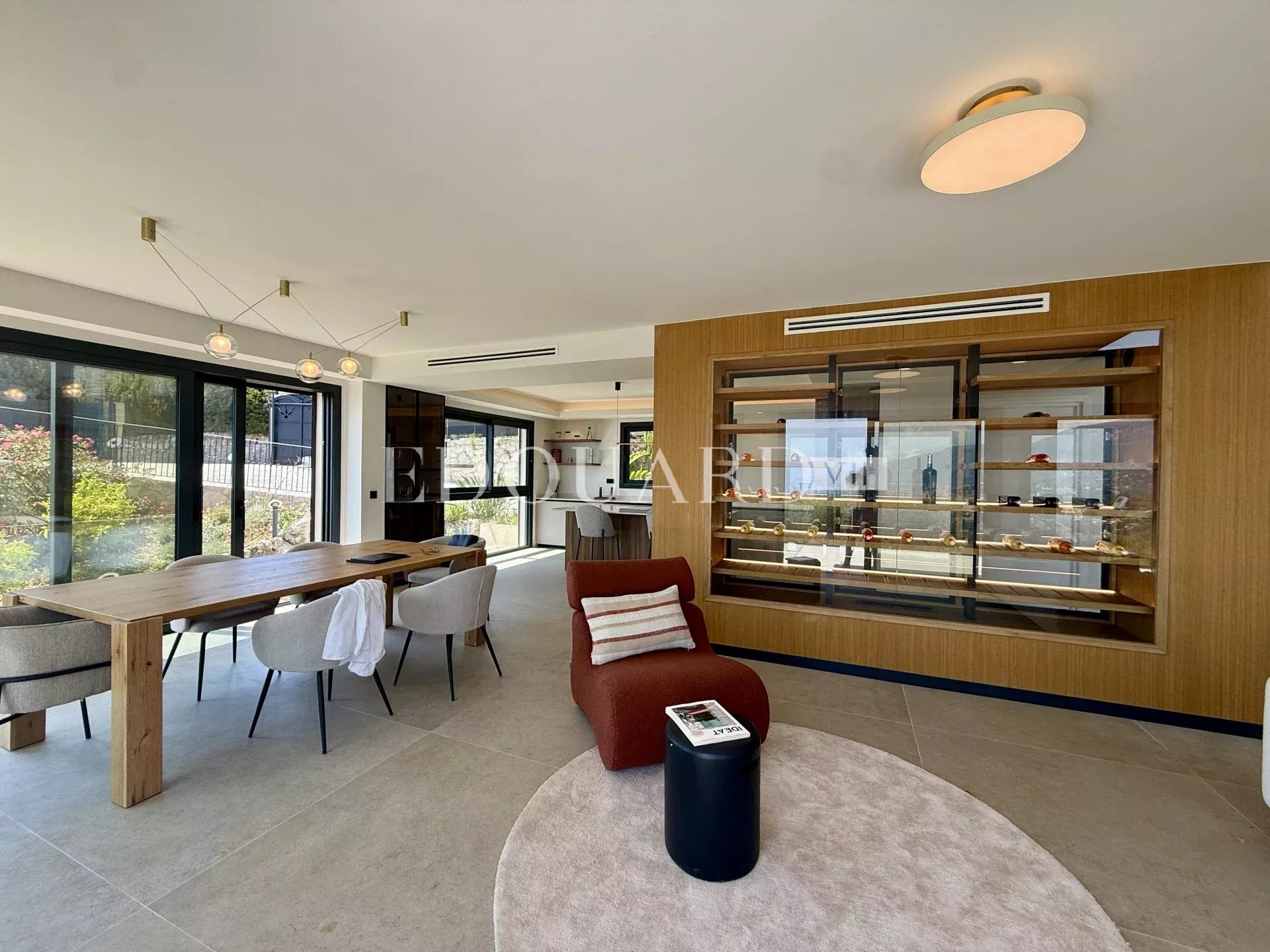 Somptueuse villa complètement rénovée avec piscine chauffée et splendide vue mer panoramique