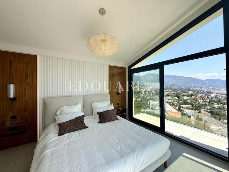 Somptueuse villa complètement rénovée avec piscine chauffée et splendide vue mer panoramique