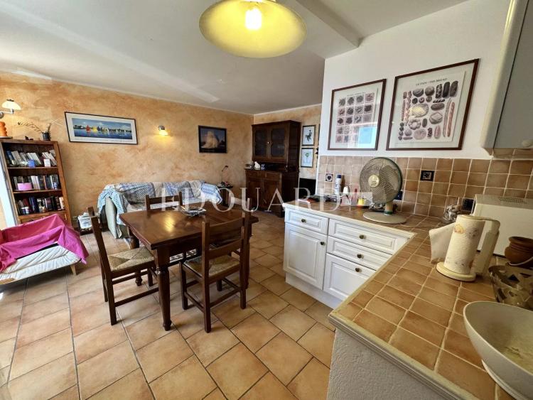 En exclusivité appartement triplex avec deux balcons, belle vue mer panoramique et spacieux garage