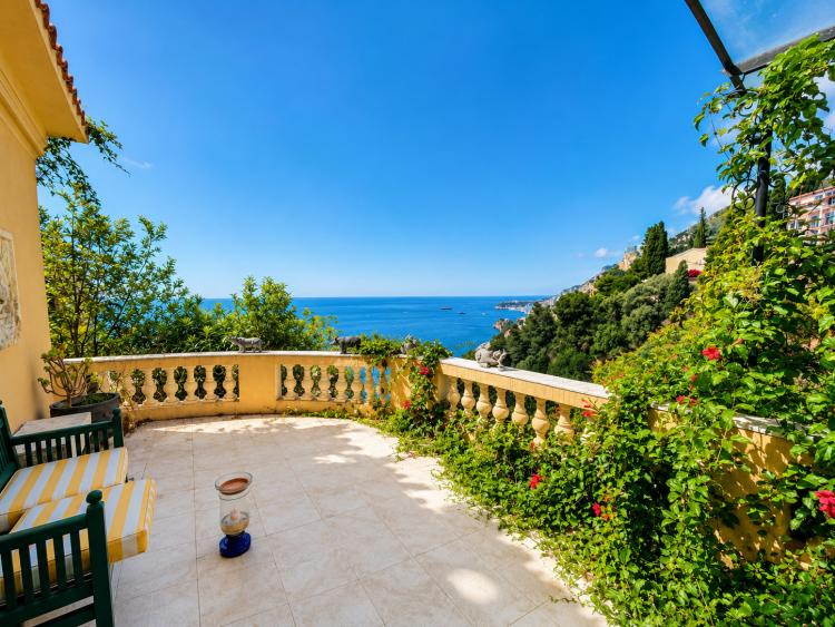 Ancien Hôtel avec Vue Panoramique sur Monaco – Projet d'Exception à Fort Potentiel