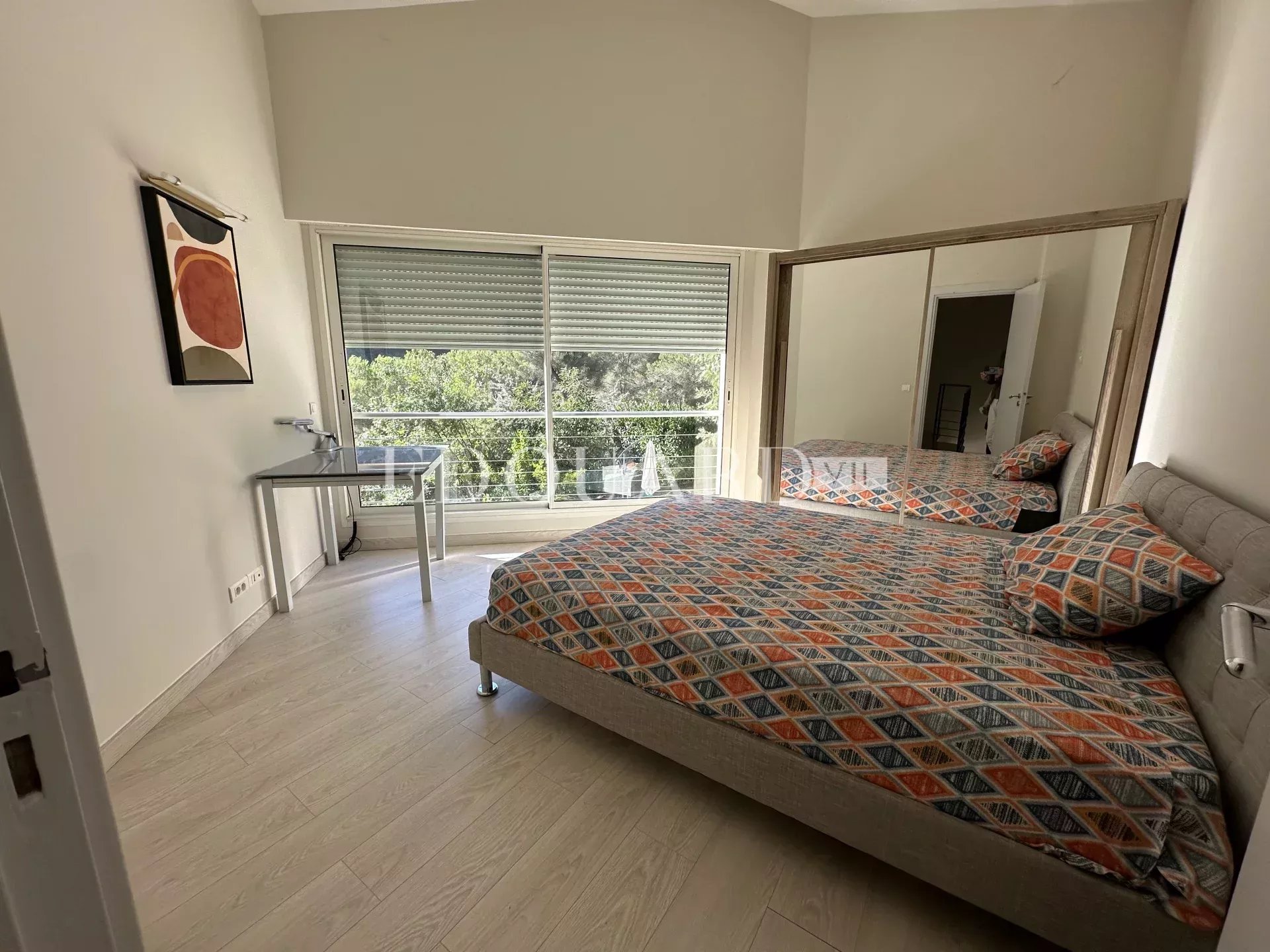 Superbe villa moderne avec belle vue mer et collines, à 10 minutes en voiture de la Principauté de Monaco