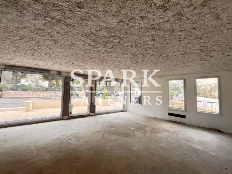Roquebrune Cap Martin - Local commercial neuf avec vitrines