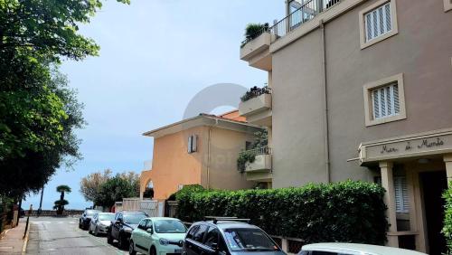 Roquebrune Cap Martin - Coquet deux pièces avec terrasse à 100 mt des plages
