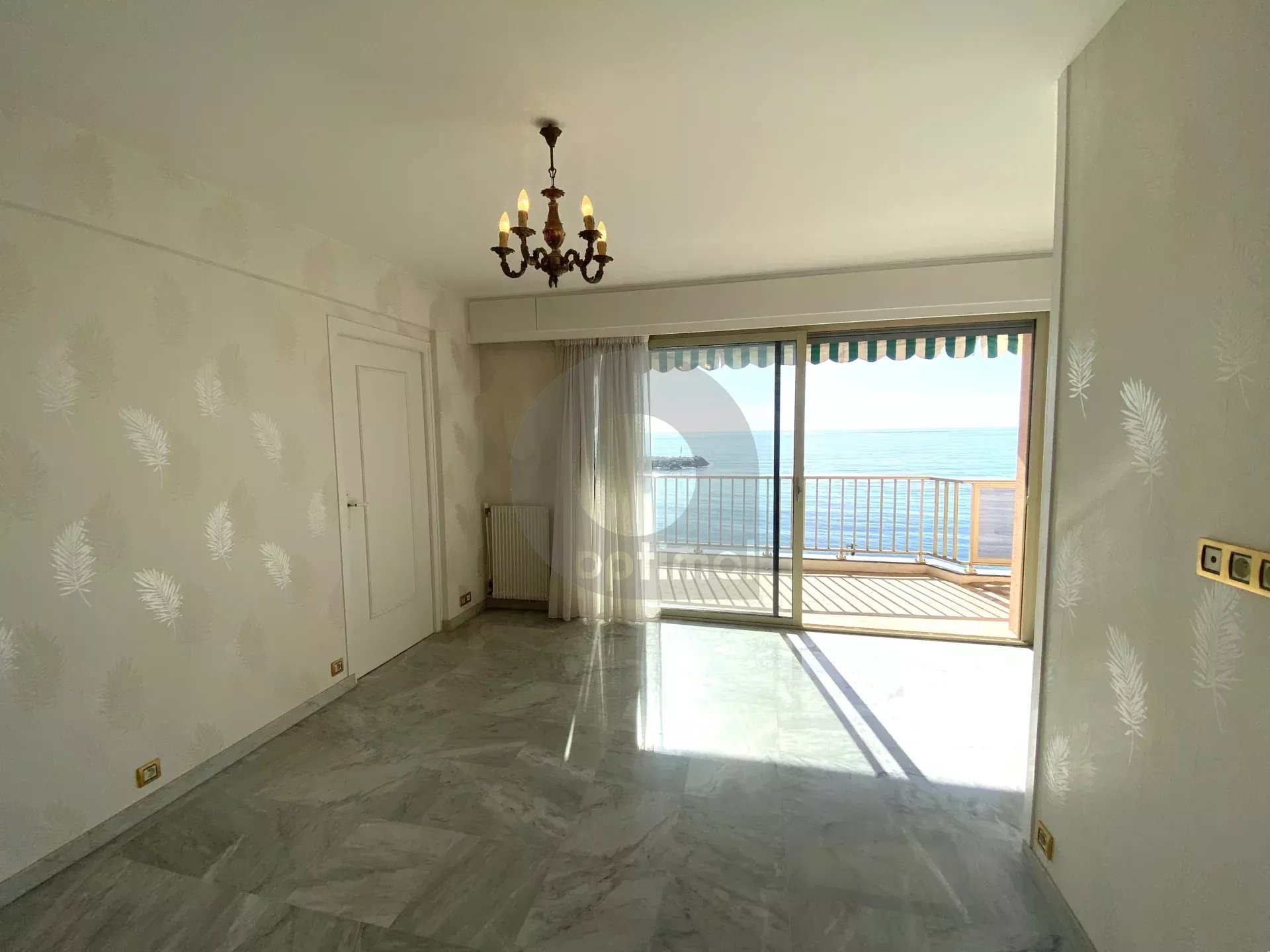 A VENDRE ROQUEBRUNE CAP MARTIN - FRONT DE MER 2P 43M2 AVEC TERRASSE 12M2 CAVE