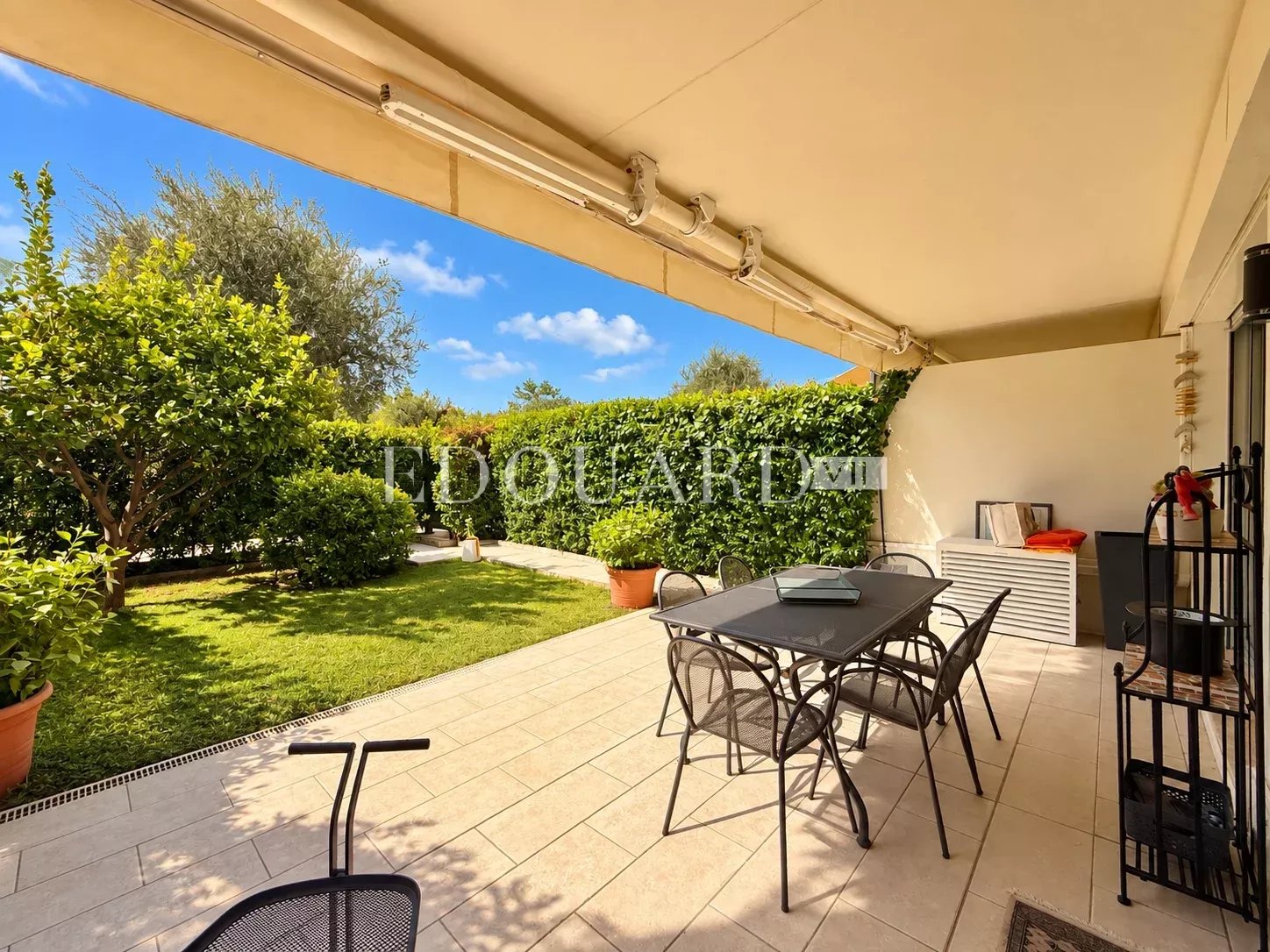 Trois pièces d’exception à Roquebrune Cap Martin, dans immeuble de grand standing avec superbe piscine